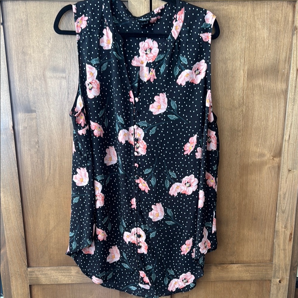 Torrid tunic size 2–Floral Sleeveless Black Top